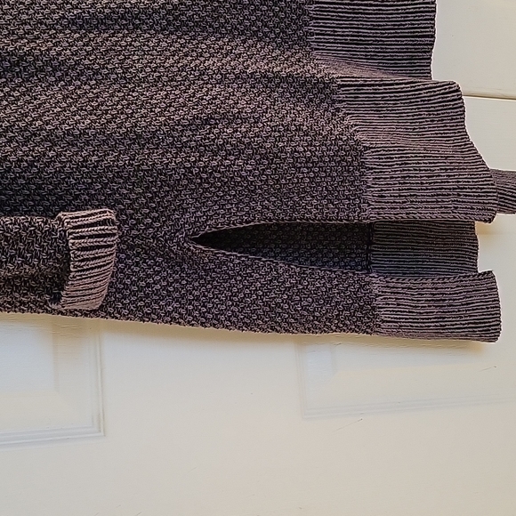 Sweater - Picture 4 of 9